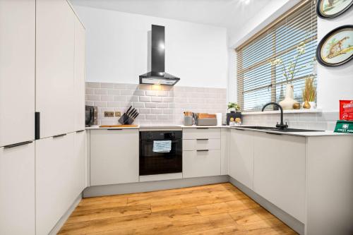 Stylish Two-Bedroom Apartment with Balcony & Parking 9NC, Birmingham (Foto 7)