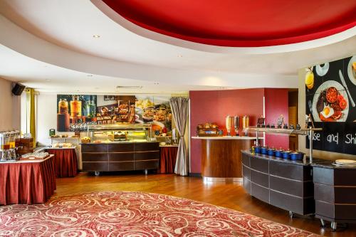 อาหารและเครื่องดื่ม, โรงแรมเมอร์เคียว ลิฟวิงสตัน (Mercure Livingston Hotel) in ลิฟวิ้ง