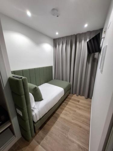 Standard Single Room image 4
