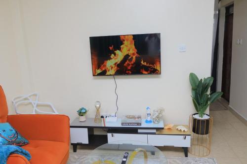 The Swanky Suite, Kamakis in รุยรู