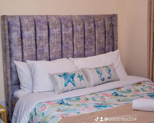 The Swanky Suite, Kamakis in รุยรู