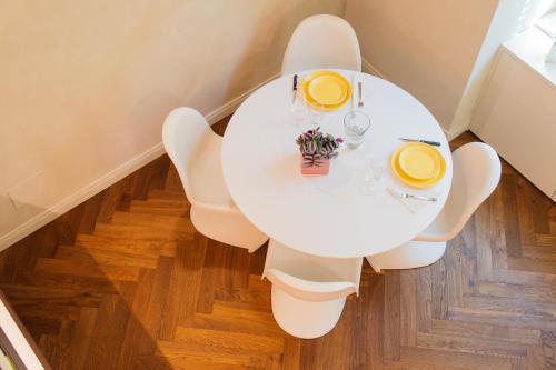 Elegant Historic Apartment in the Heart of Turin, Turyn (zdjęcie 7)
