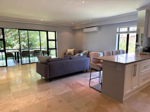 Pearl Valley family golf lodge on nature lake with mountain views in Simondium