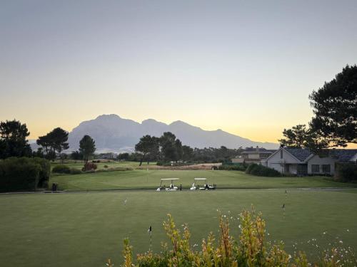 Pearl Valley family golf lodge on nature lake with mountain views in Simondium