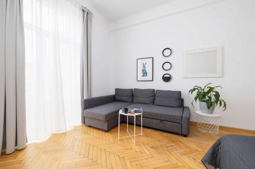 Apartament w Sercu Krakowa z Dwoma Sypialniami by Rent like home, Kraków