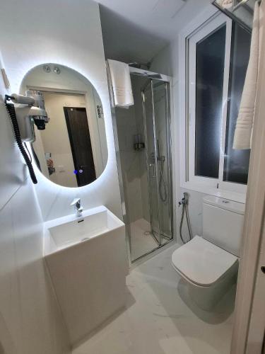 Double Room image 3