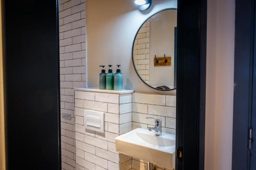 Factory Hostels Barcelona - image 7