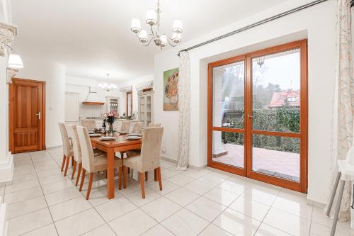 Lumina I Premium House 253m2 I 12 guests I Parking I 2 Bathrooms I Terrace, Варшава (фото 4)
