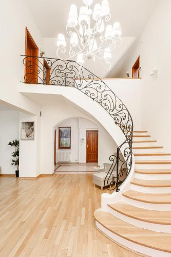 Lumina I Premium House 253m2 I 12 guests I Parking I 2 Bathrooms I Terrace, Warschau