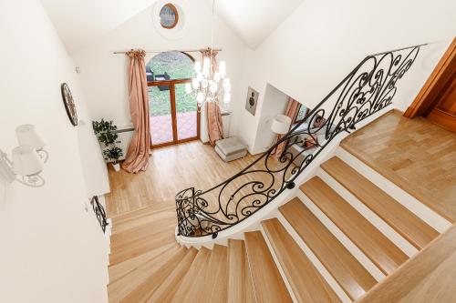 Lumina I Premium House 253m2 I 12 guests I Parking I 2 Bathrooms I Terrace, Варшава (фото 11)