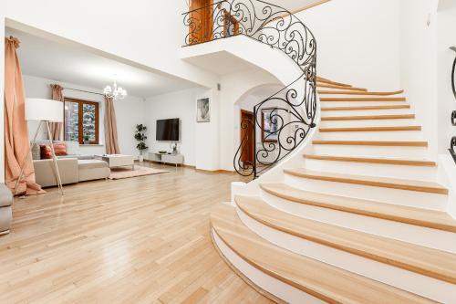 Lumina I Premium House 253m2 I 12 guests I Parking I 2 Bathrooms I Terrace, Варшава (фото 9)