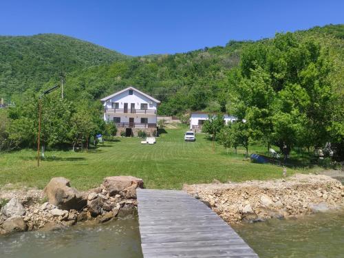 Casa de Vacanță Golful Drencova (Casa de Vacanta Golful Drencova) in Berzasca