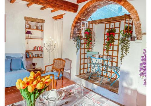 Romantic Tuscan Barn with Pool Views Private Terrace Sleeps 2 to 6, Lamole Greve in Chianti in Lamole