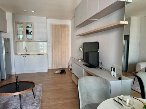 Luxury Apartment at Central Watthana, Bangkok (photo 9)