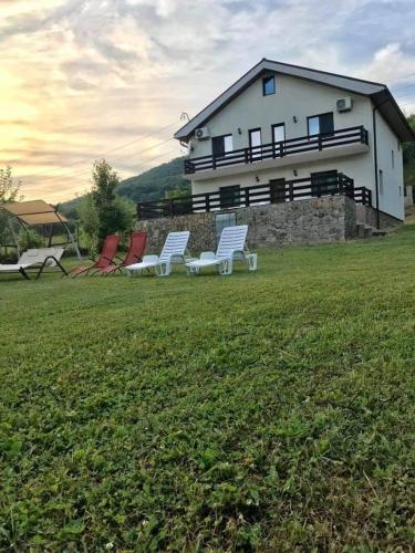 Casa de Vacanță Golful Drencova (Casa de Vacanta Golful Drencova) in Berzasca
