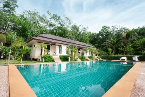 Aonang Family Pool Resort อ่าวนาง แฟมิลี่ พูล รีสอร์ท