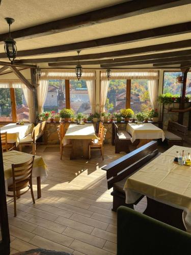 Restorāns, Kutmichevica Restaurant & Boarding house in Vevcani