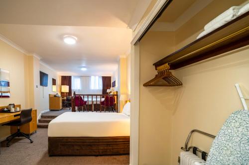 room detail thumbnail 1