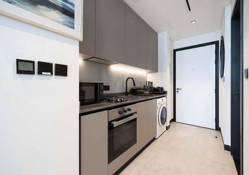 Chic Studio Retreat with Top Amenities