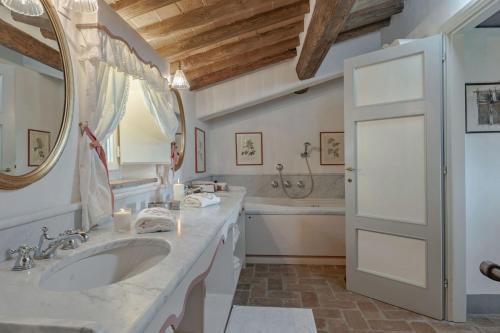 Villa Marlia 12 by Mmega - image 2