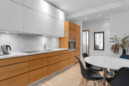 One-Bedroom Apartment with Balcony image 10