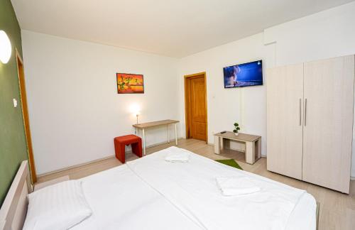 City Center Suites - image 7