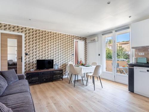 Apartment Les Amandiers by Interhome in ลา แซย์น-ซูร์-แมร์