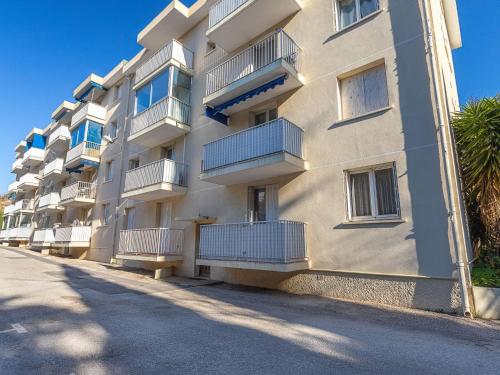 Apartment Les Amandiers by Interhome in ลา แซย์น-ซูร์-แมร์