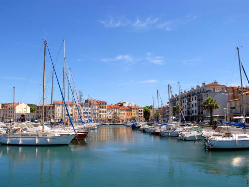 Apartment Les Amandiers by Interhome in ลา แซย์น-ซูร์-แมร์