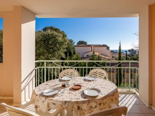 Apartment Les Calanques du Parc-7 by Interhome near Le Botafogo