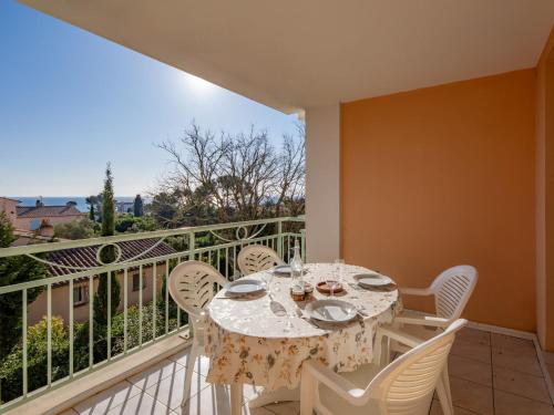 Apartment Les Calanques du Parc-7 by Interhome near Le Botafogo