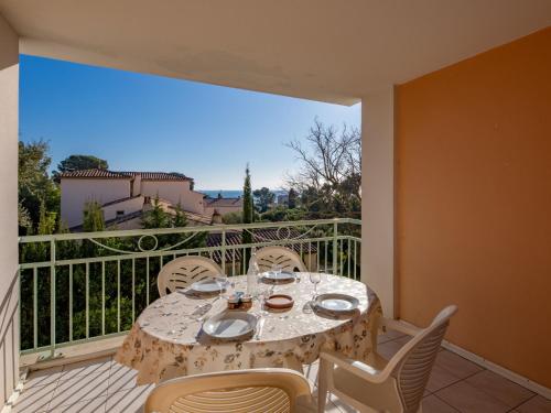 Apartment Les Calanques du Parc-7 by Interhome near Le Botafogo