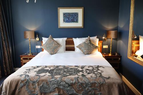Ambassade Hotel - image 14