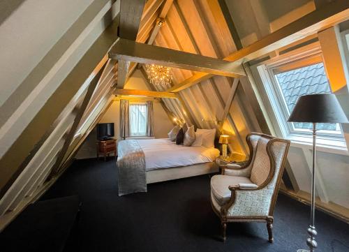 Grand Suite with Canal View image 4