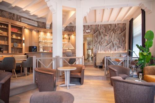 Bar/Lounge, Ambassador Hotel in De Panne