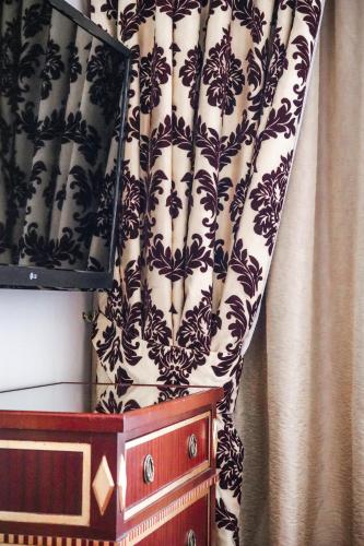 Classic Double or Twin Room with Canal View image 10