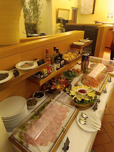 Toit ja joogid, Hotel Botticelli near Museo Leonardo Da Vinci