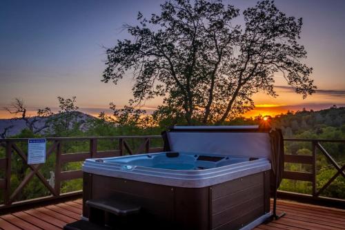 10-acre Forest Villa, 20 miles from Yosemite South