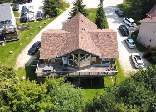 The Blue Mountains Chalet for 20- 8BR Bliss w Hot Tub