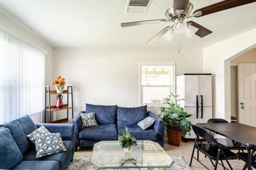 Pvt ROOM in Shared home Near Beach