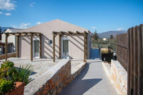 Villa Pervana- Private pool - Close to the Beach in Armeni