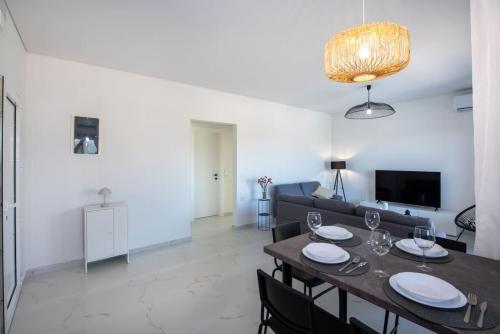 Villa Pervana- Private pool - Close to the Beach in Armeni