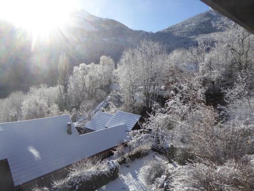 chambre d'hote calme au milieu d'un jardin au Freney d'oisans in Le Freney-d'Oisans
