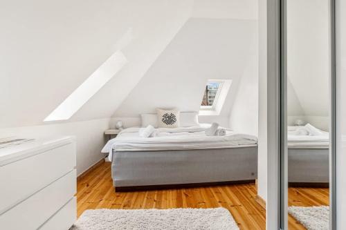 Dinbnb Apartments I Historical Two-Floor Apartment with Rooftop Panorama I 1645 Heritage - image 2