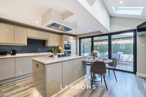 Large 4BR Home, 2 Baths, Central Windsor, Windsor (foto 7)
