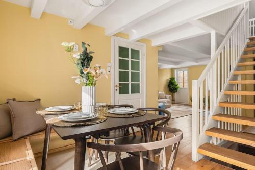 Dinbnb Homes I Bergen's #1 BNB I Jacuzzi & Fireplace & Balcony 4