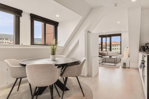 Dinbnb Apartments I Penthouse 250m From City Center I Privat Balcony 2