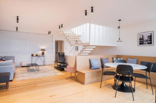 Top Floor New Duplex Stunning View In Trendy St Gilles - image 8
