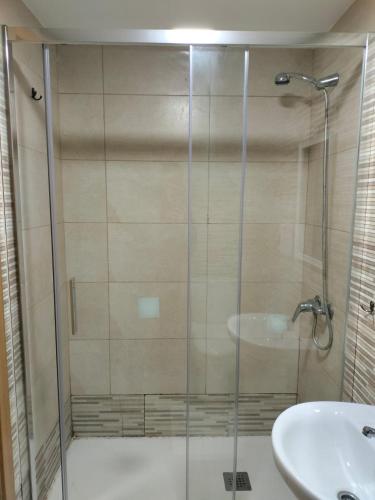 Single Room with Private Bathroom image 3