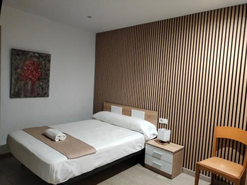 Single Room with Private Bathroom image 8